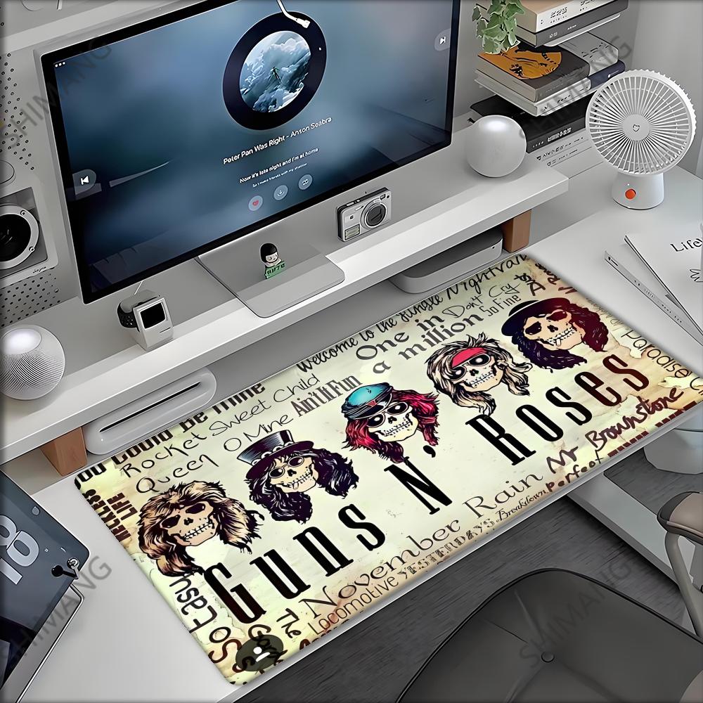 Gaming Accessories For Your Desk - Podkładka pod mysz Rock Band Guns